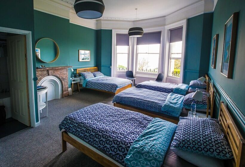 Семейный Номер Вид на Море, Westward Ho