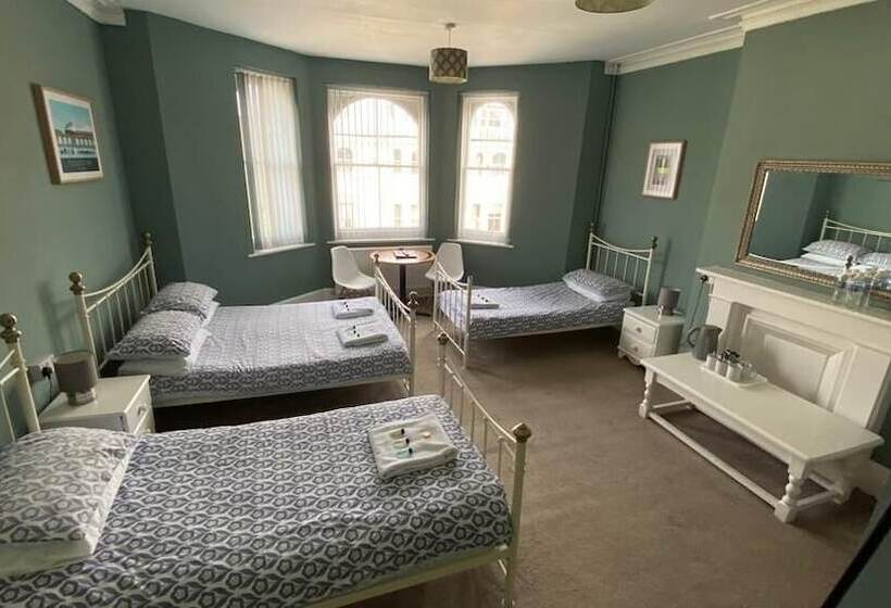 Семейный Номер, Westward Ho