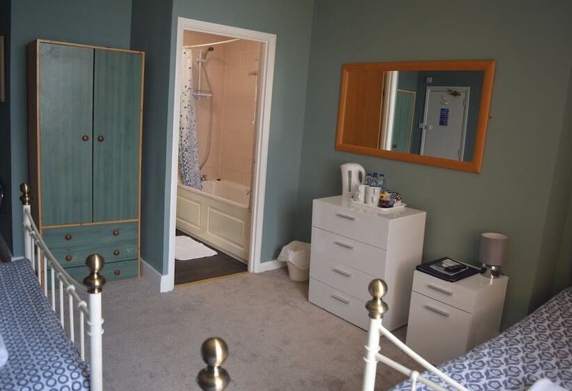 Семейный Номер, Westward Ho