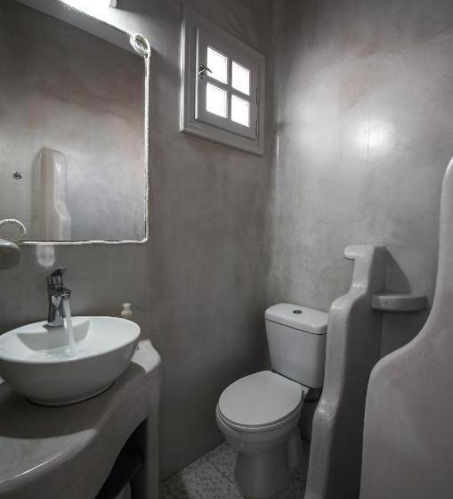 إستوديو ديلوكس, Anerousses