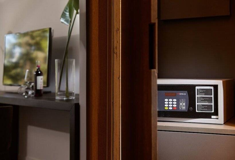 חדר קלאסי, Azur