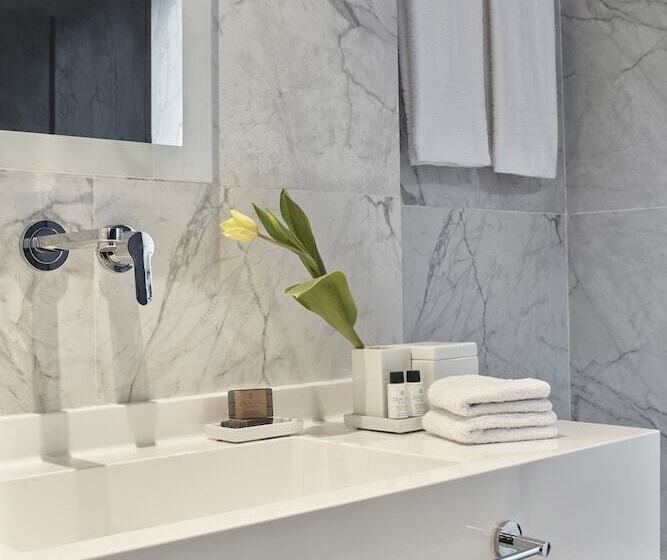 חדר אקזקיוטיב, Azur