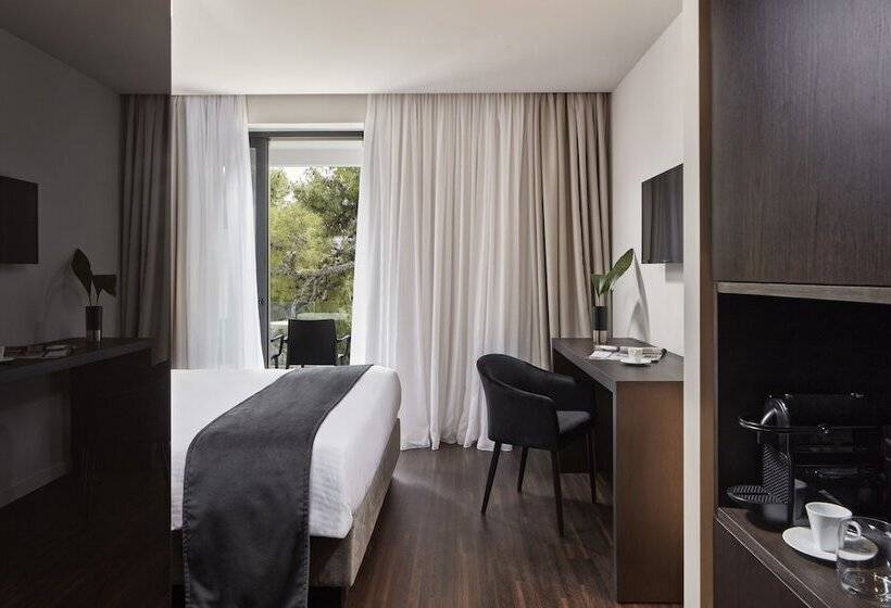 חדר אקזקיוטיב, Azur