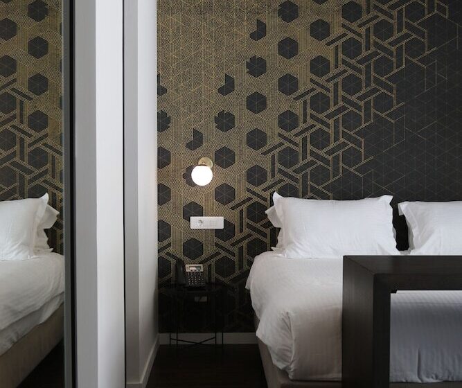 סוויטת ג'וניור, Azur