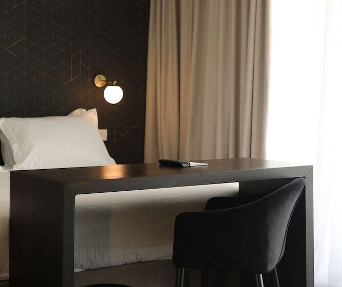 סוויטת ג'וניור, Azur