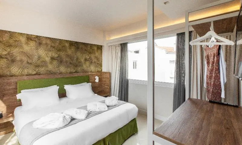 سوییت جونیور, Garden City Resort