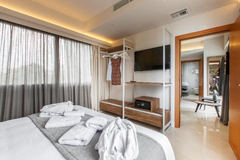 Полулюкс, Garden City Resort