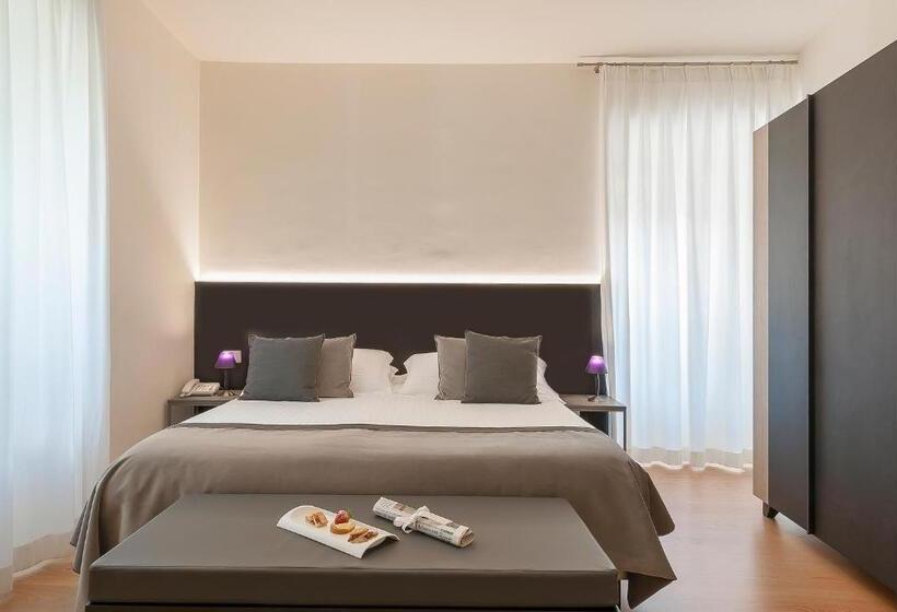 חדר סטנדרט, La Corte