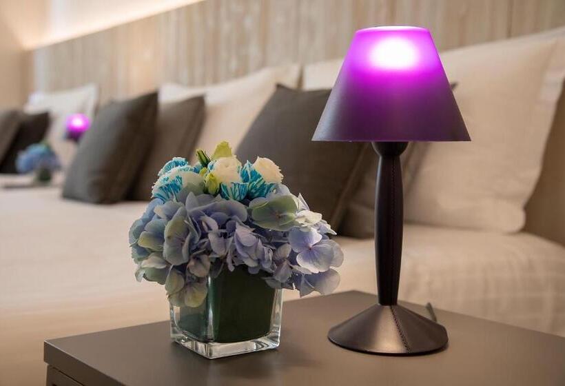 חדר סטנדרט לשלושה, La Corte