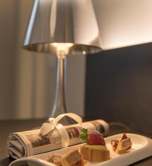 חדר סטנדרט לשלושה, La Corte