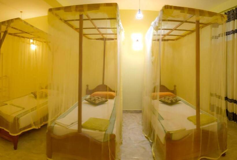 Трехместный Номер Deluxe Вид на Сад, La Safari Inn Tissamaharama