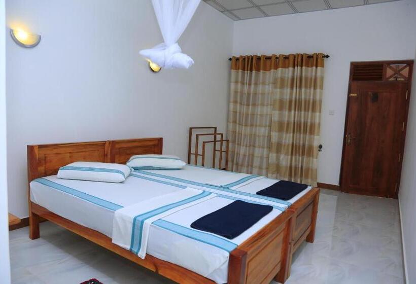 Standard-huone Ei Ilmastointia, La Safari Inn Tissamaharama