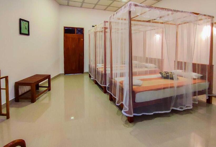 Standard Kolmen Hengen Huone Ei Ilmastointia, La Safari Inn Tissamaharama