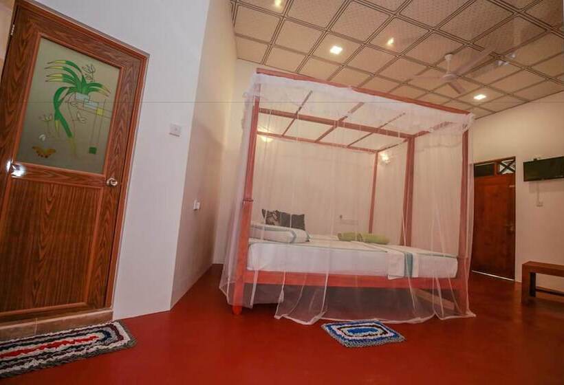 Номер Стандарт с Балконом, La Safari Inn Tissamaharama