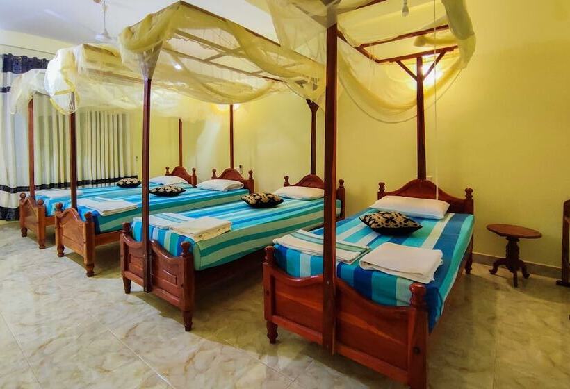 Deluxe Neljän Hengen Huone, La Safari Inn Tissamaharama