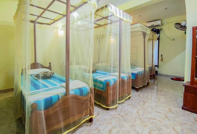 Deluxe Neljän Hengen Huone, La Safari Inn Tissamaharama