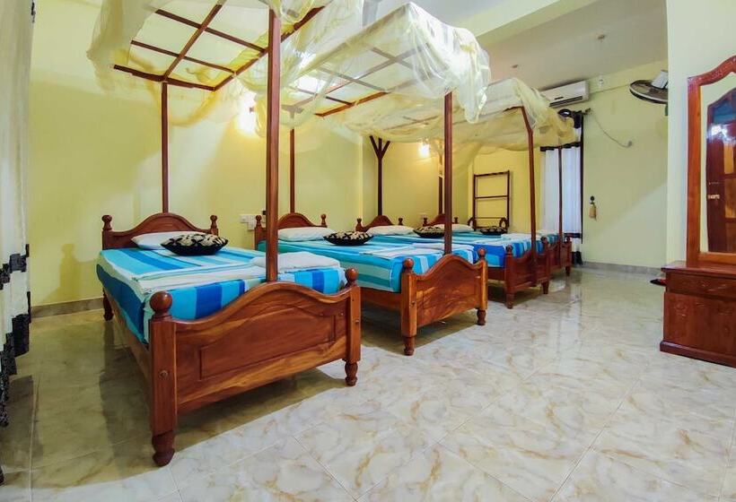 Четырехместный Номер Deluxe, La Safari Inn Tissamaharama