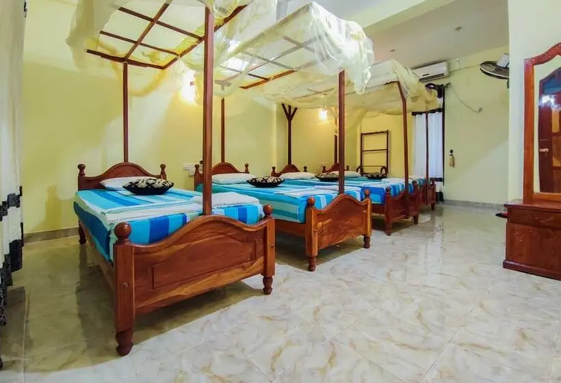 デラックスの４人部屋, La Safari Inn Tissamaharama