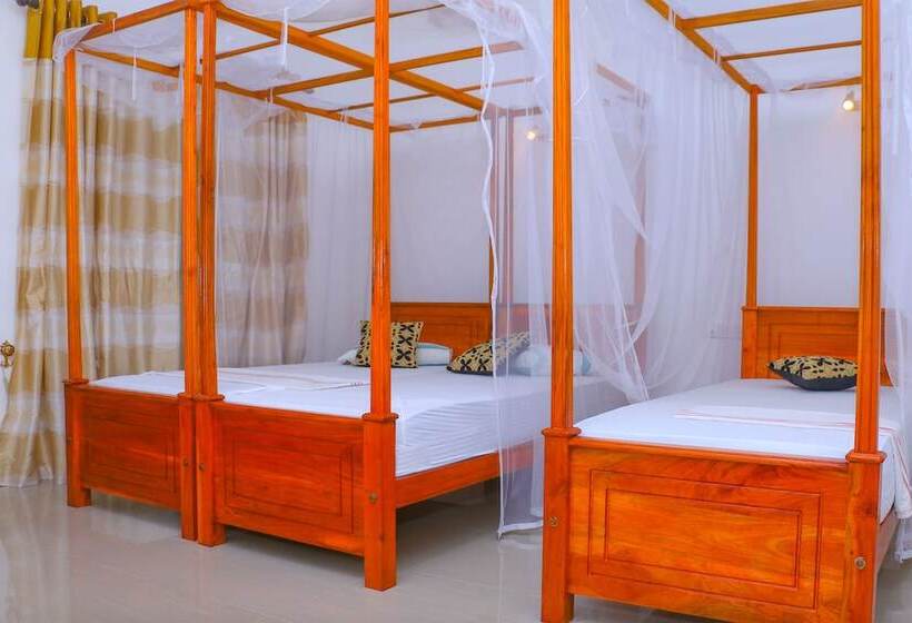Deluxe Kolmen Hengen Huone Puutarhanäkymä, La Safari Inn Tissamaharama