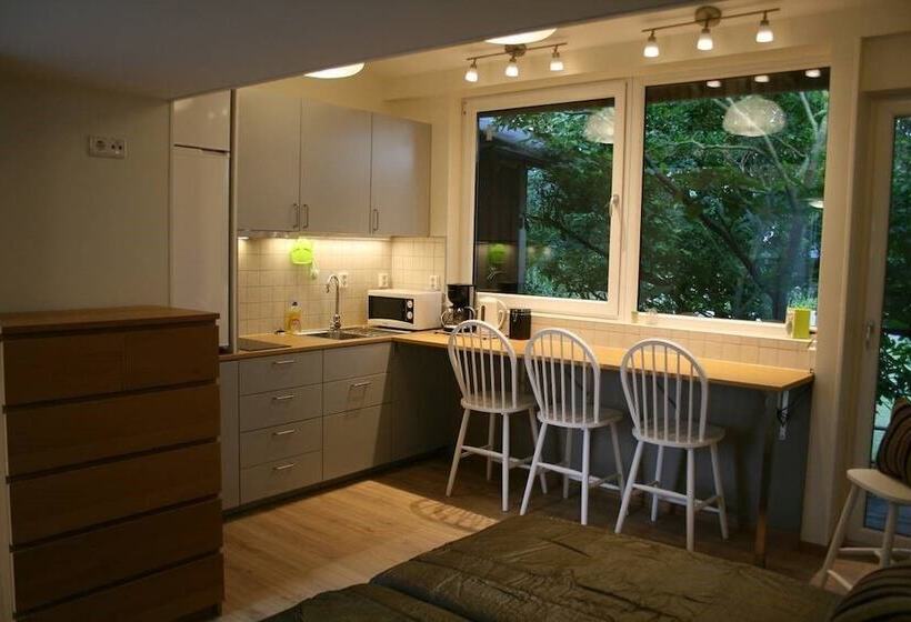 管理人员工作室, Lilla Huset På Slätten B&b