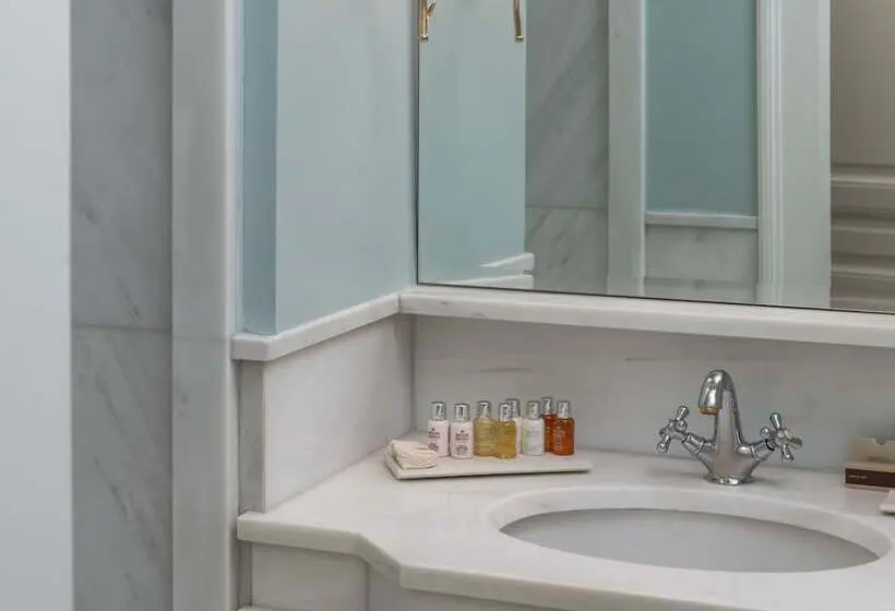 سوییت جونیور, Noble Suites