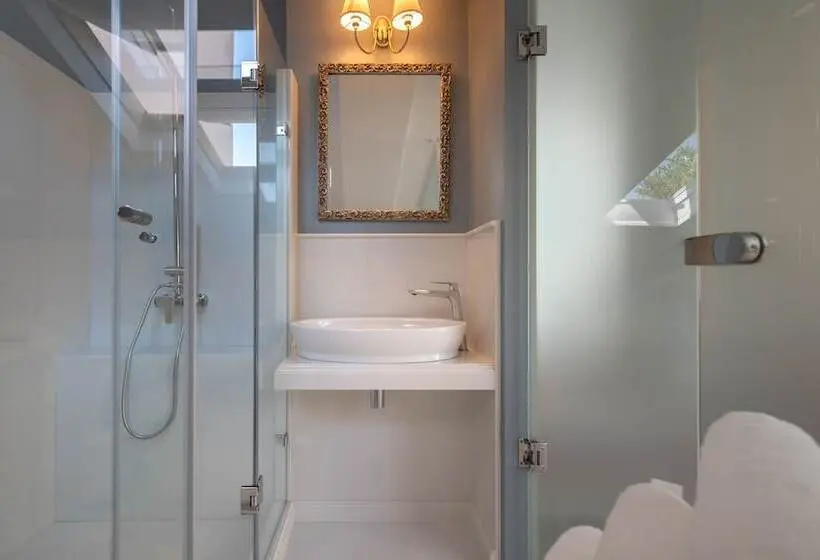 سوئیت با چشم‌انداز, Noble Suites