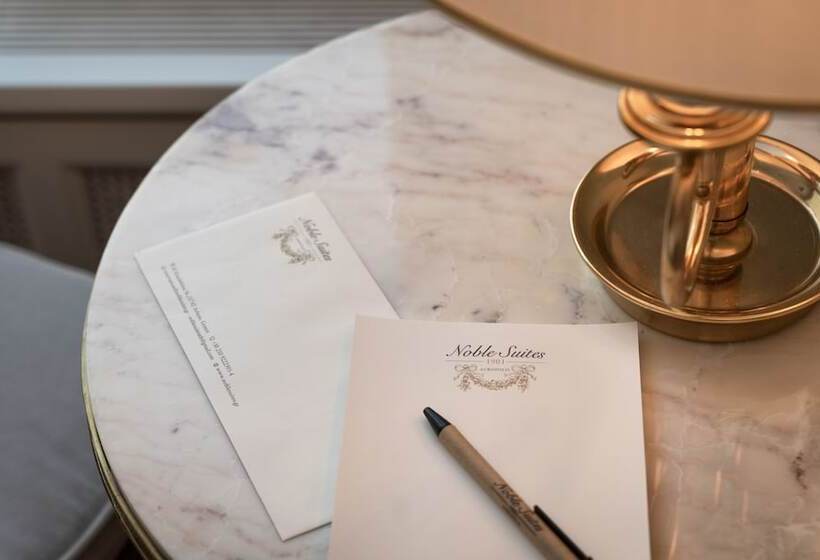 Suite avec Vues, Noble Suites