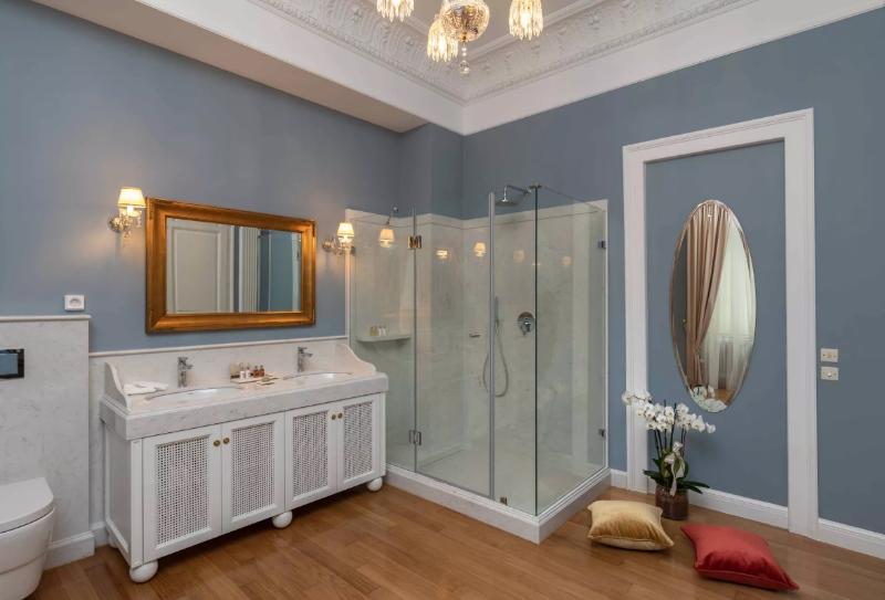 Suite Supérieure, Noble Suites