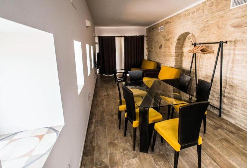 سوئیت جونیور با تراس, Patios Del Orfebre