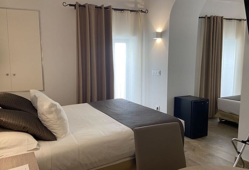 اتاق خانوادگی, Patios Del Orfebre