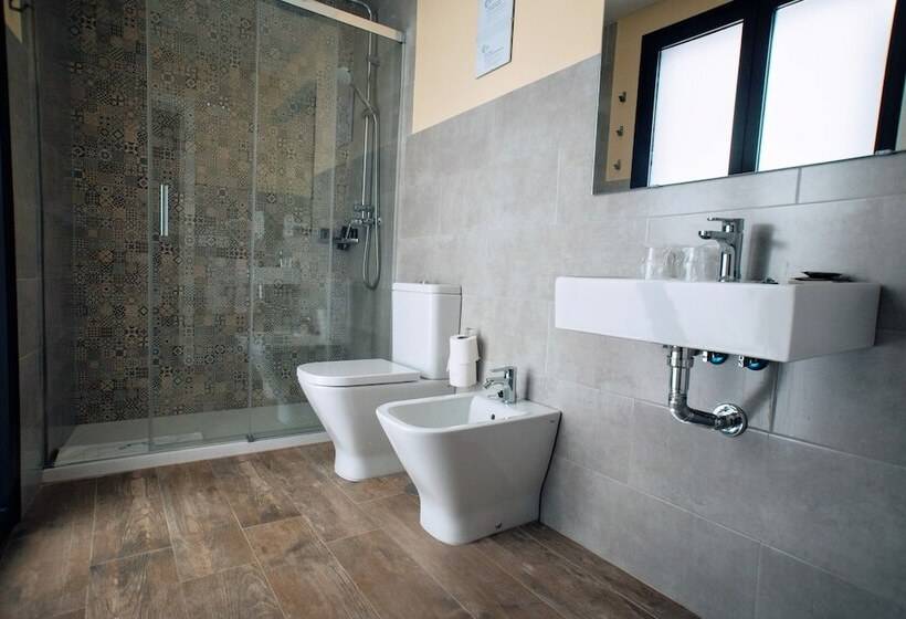 اتاق خانوادگی, Patios Del Orfebre