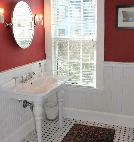 جناح, The Beech Tree B&b