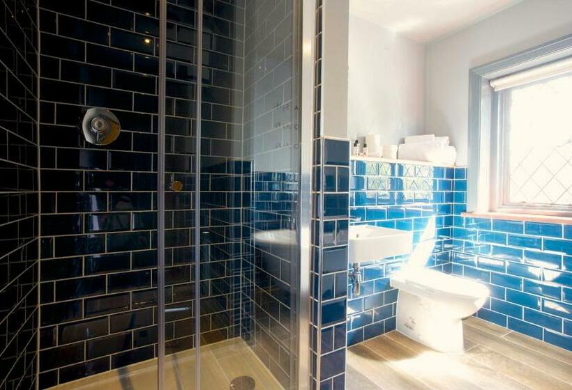 غرفة عائلية, The Mayflower