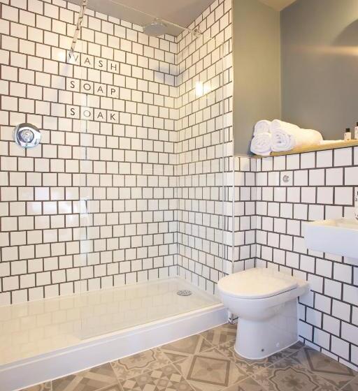 غرفة قياسية مطلّة علي البحر, The Mayflower