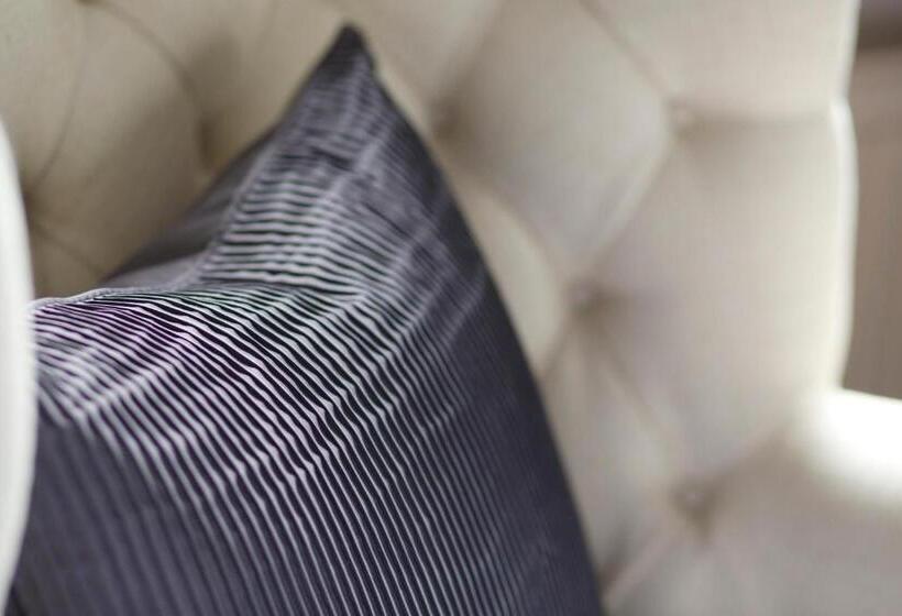 غرفة قياسية, The Mayflower