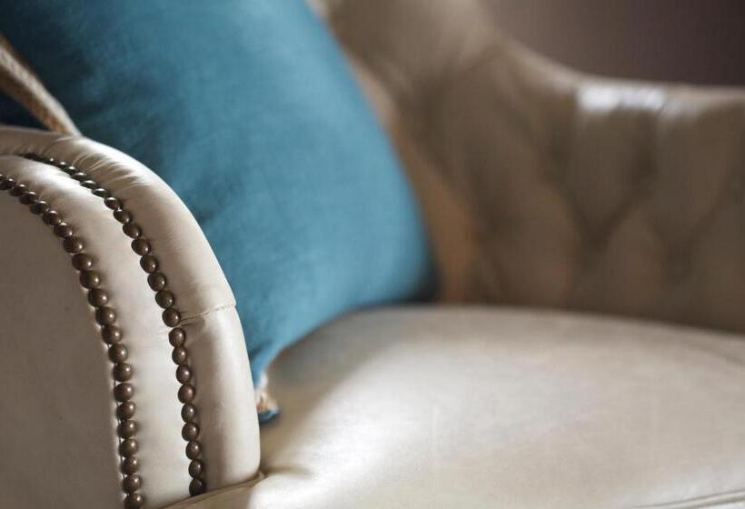 غرفة قياسية, The Mayflower