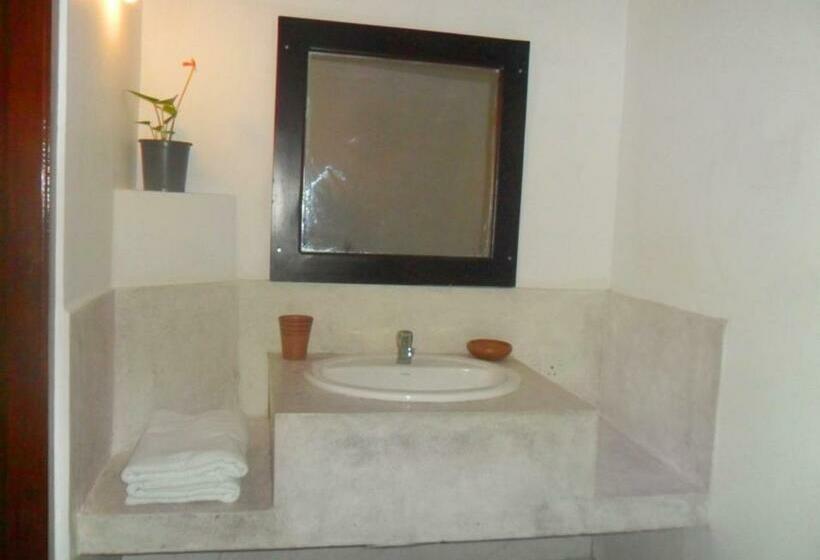 Номер Стандарт Трехместный, Weligama Bay Eco Villa