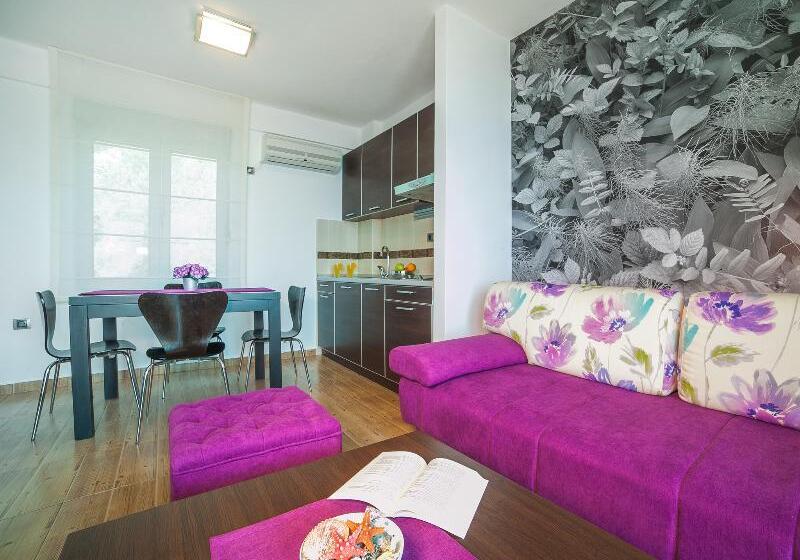 1 Schlafzimmer Apartment mit Balkon, Apartments Raymond