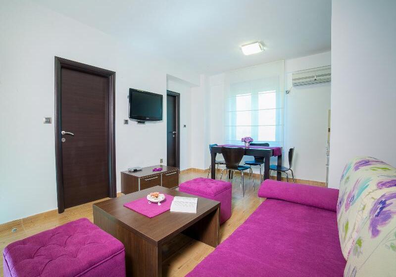 آپارتمان 1 خوابه با بالکن, Apartments Raymond