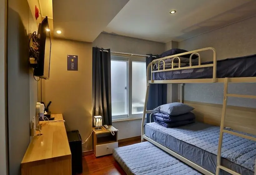 اتاق استاندارد سه نفره, Ezstay  Nampo