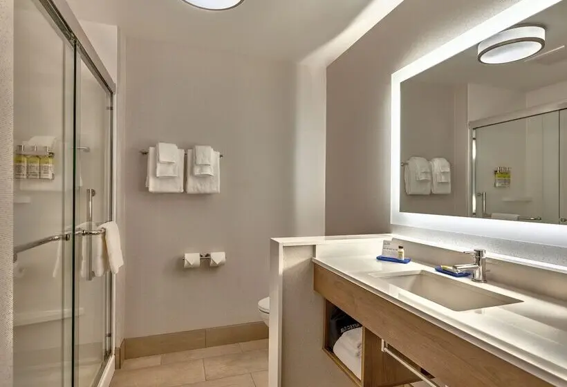 身障者適用スイートルーム, Holiday Inn Express & Suites Salem North   Keizer, An Ihg