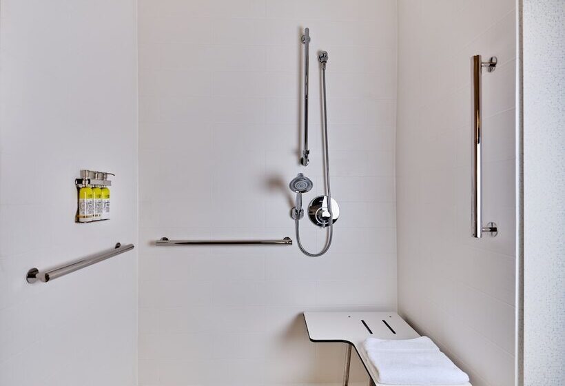 جناح لذوى الاحتياجات الخاصة, Holiday Inn Express & Suites Salem North   Keizer, An Ihg