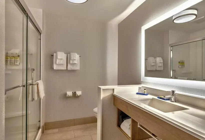 キングサイズベッドのスイートルーム, Holiday Inn Express & Suites Salem North   Keizer, An Ihg
