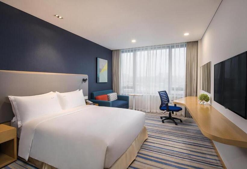 اتاق استاندارد با تخت دو نفره بزرگ, Holiday Inn Wuxi Taihu New City