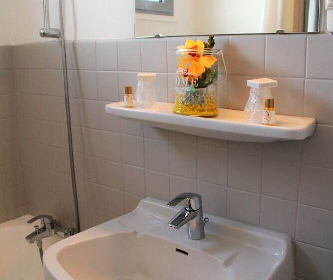 חדר אקונומי יחיד, Le Petit Majestic