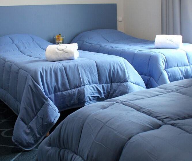 חדר אקונומי לשלושה, Le Petit Majestic