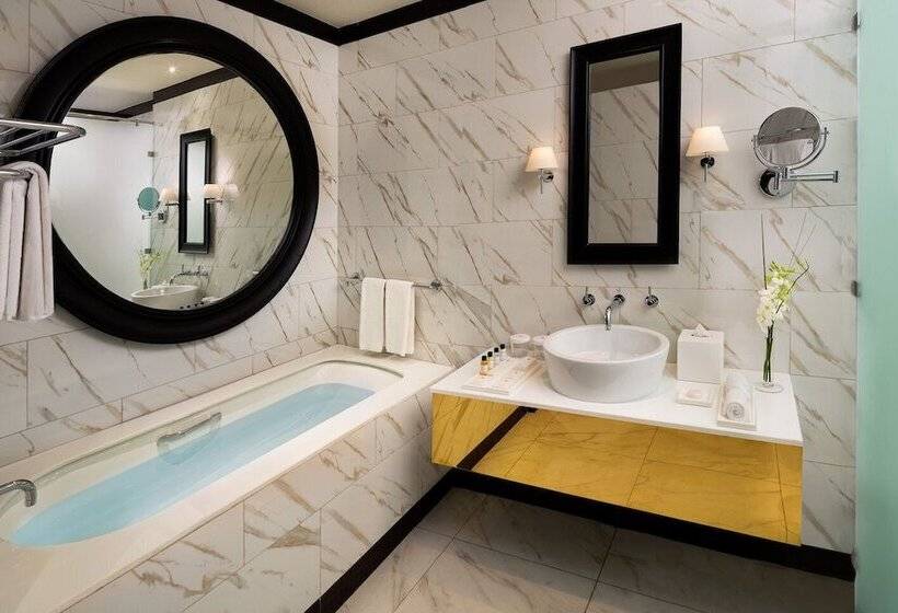 Представительский номер с видом, Millennium Atria Business Bay