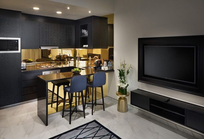 Представительский номер с видом, Millennium Atria Business Bay