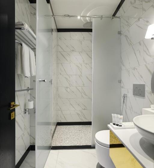 Представительский номер с видом, Millennium Atria Business Bay