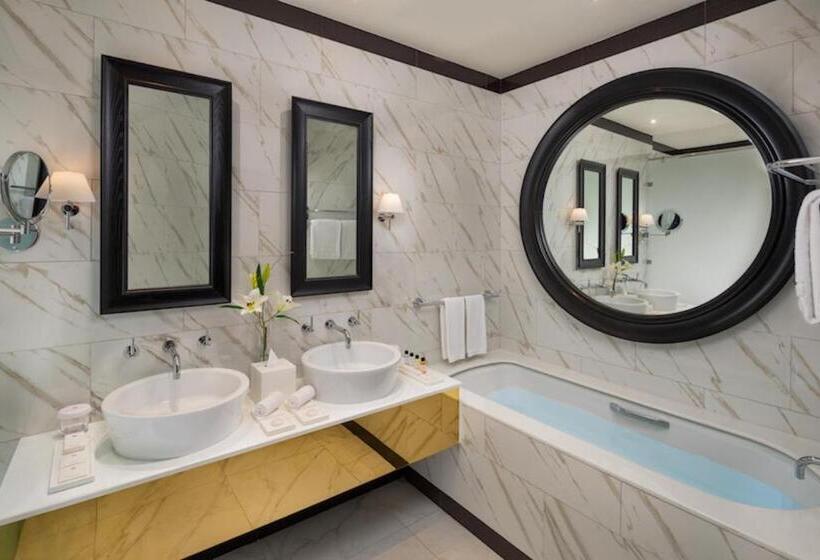 Апартаменты Premium 3 Спальни, Millennium Atria Business Bay